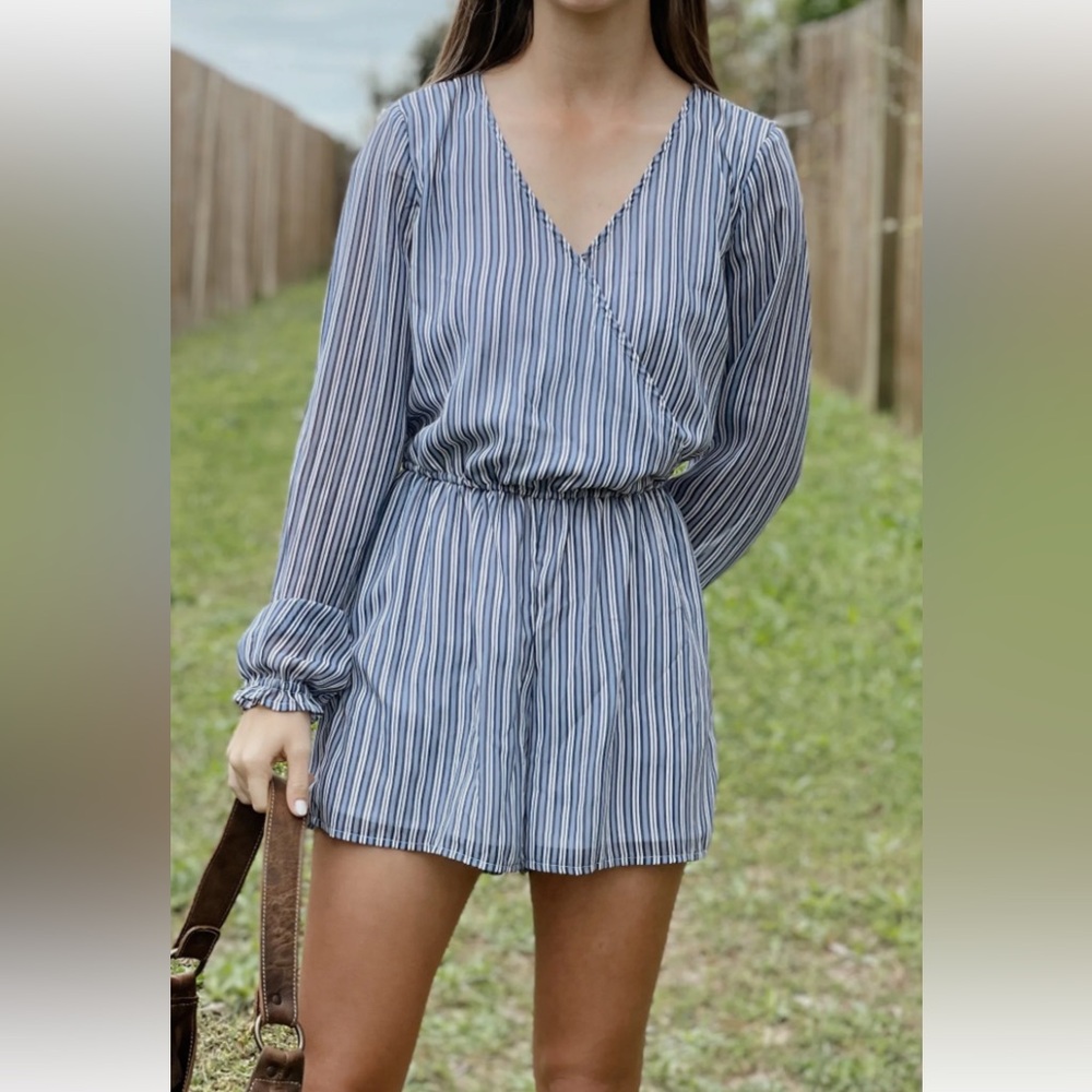 Hollister Blue & White Striped Long Sleeve Romper Boho Wrap Front Large NWT